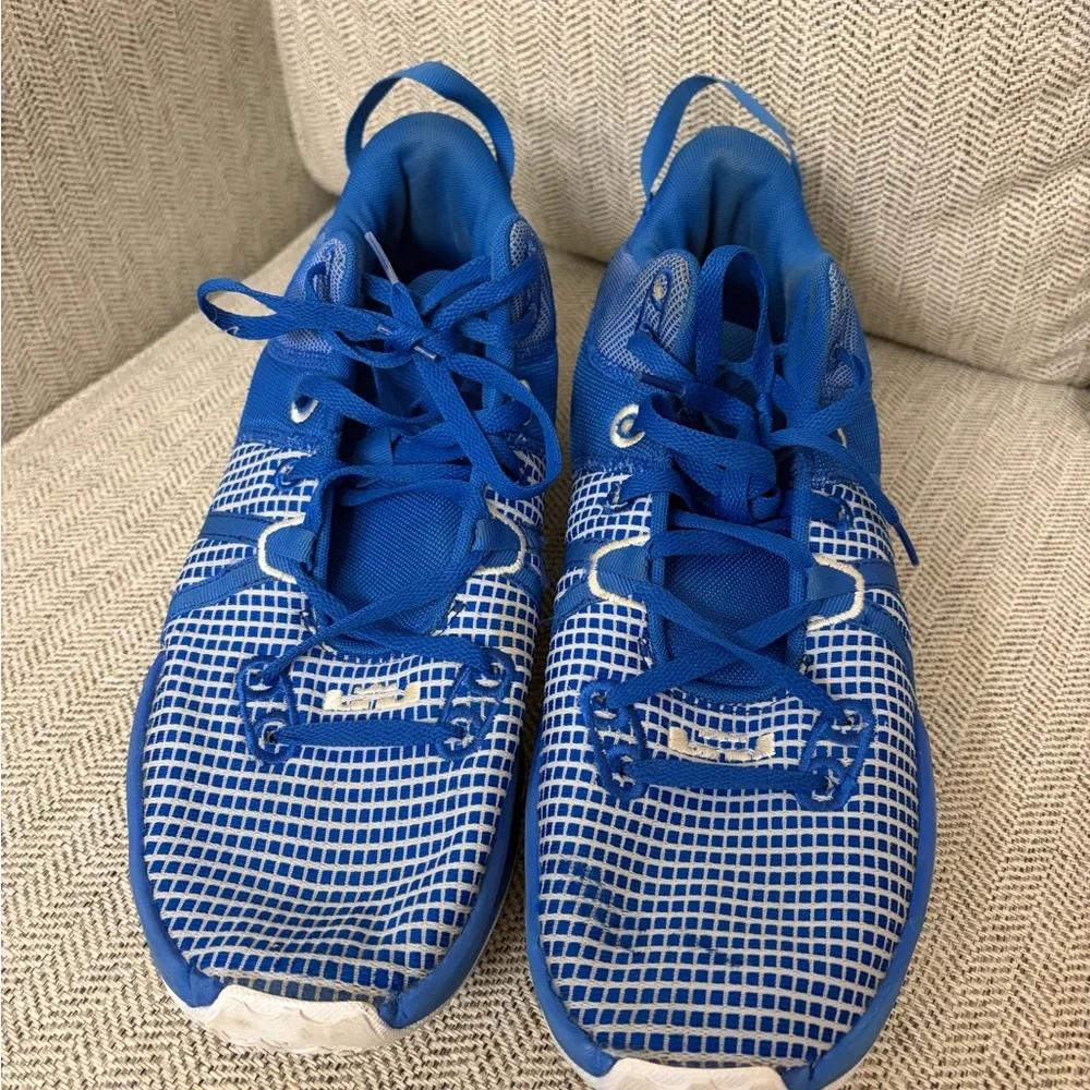 Men’s Nike LeBron Witness 7 basketball shoes in the Game Royal and White SZ 13 - Picture 2 of 6